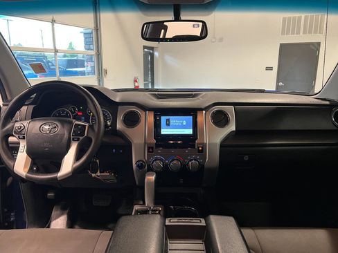 Used 2015 Toyota Tundra SR5 w/ SR5 Upgrade Package AWD/4WD image 30