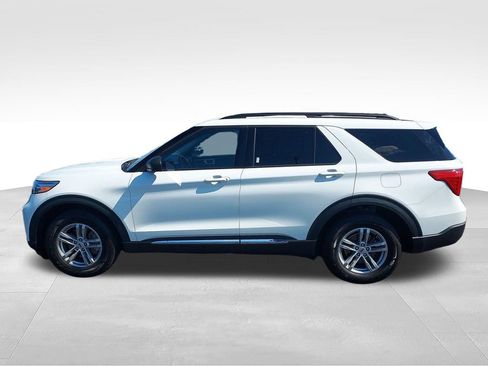 Used 2021 Ford Explorer XLT w/ Equipment Group 202A AWD/4WD image 2