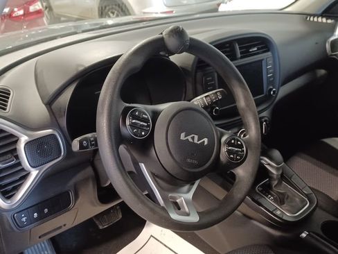 Used 2025 Kia Soul LX w/ LX Technology Package image 4