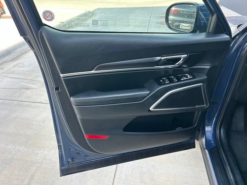 Used 2025 Kia Telluride S FWD image 7
