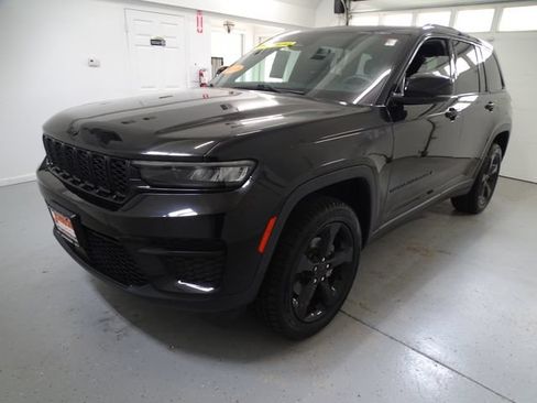 Certified 2023 Jeep Grand Cherokee Altitude AWD/4WD image 16