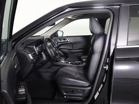 Used 2024 Mitsubishi Outlander SE image 26