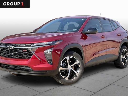 Certified 2025 Chevrolet Trax RS w/ Driver Confidence Package image 1