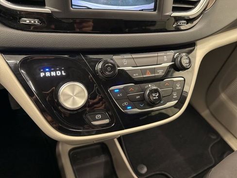 Used 2022 Chrysler Voyager LX FWD image 26
