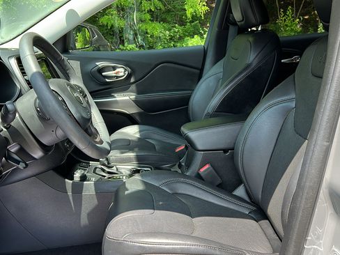 Used 2021 Jeep Cherokee Limited image 12