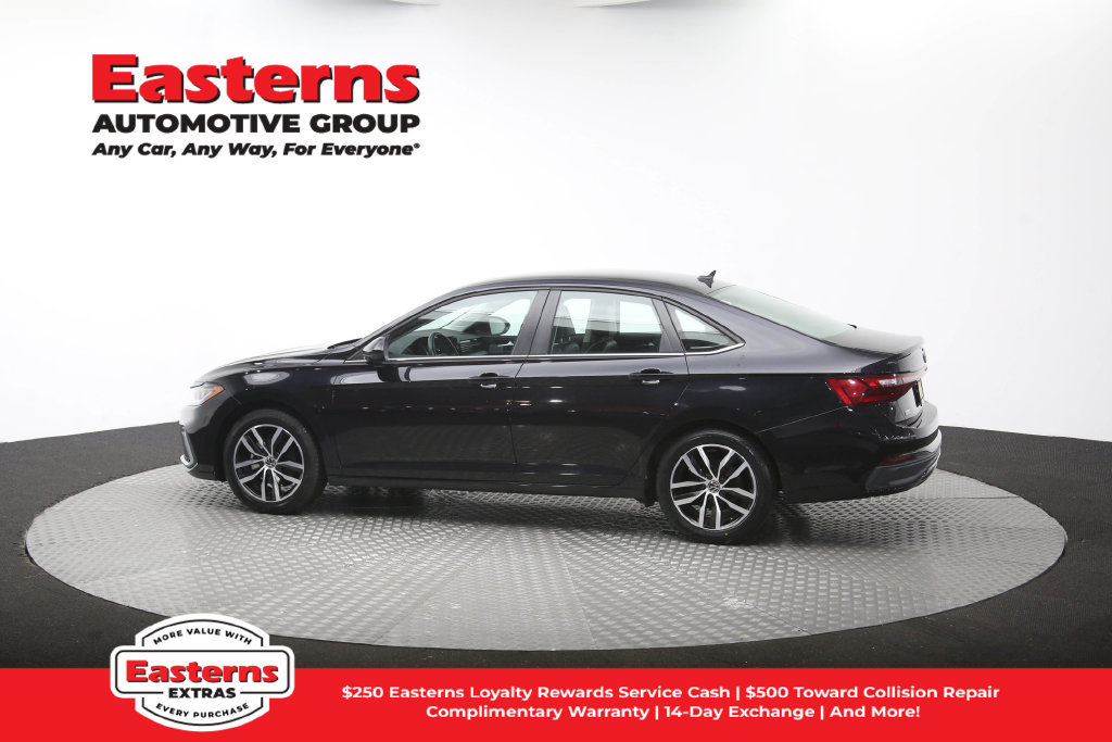 Used 2025 Volkswagen Jetta SE FWD image 62