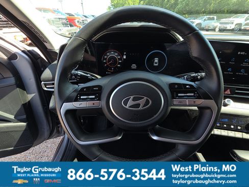 Used 2025 Hyundai Elantra SEL FWD image 17