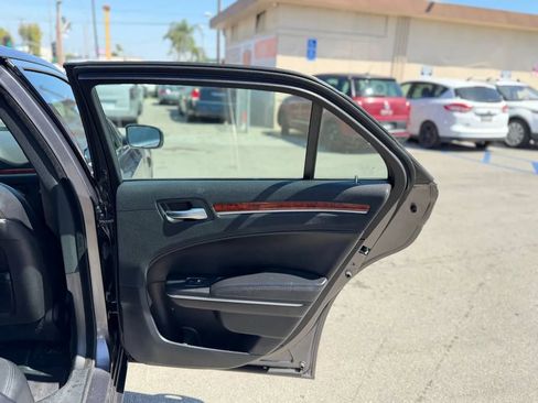 Used 2014 Chrysler 300 RWD image 31