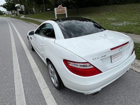 Used 2015 Mercedes-Benz SLK 250 w/ Premium Package image 40