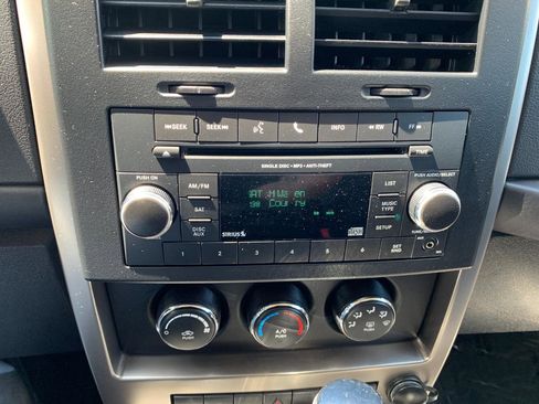 Used 2012 Jeep Liberty Sport AWD/4WD image 21