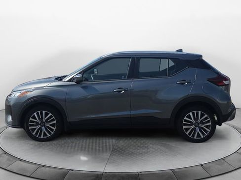 Used 2024 Nissan Kicks SV image 2