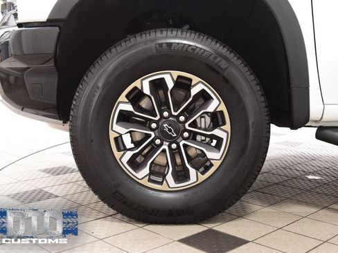 Used 2025 Chevrolet Silverado 1500 ZR2 w/ Technology Package AWD/4WD image 32
