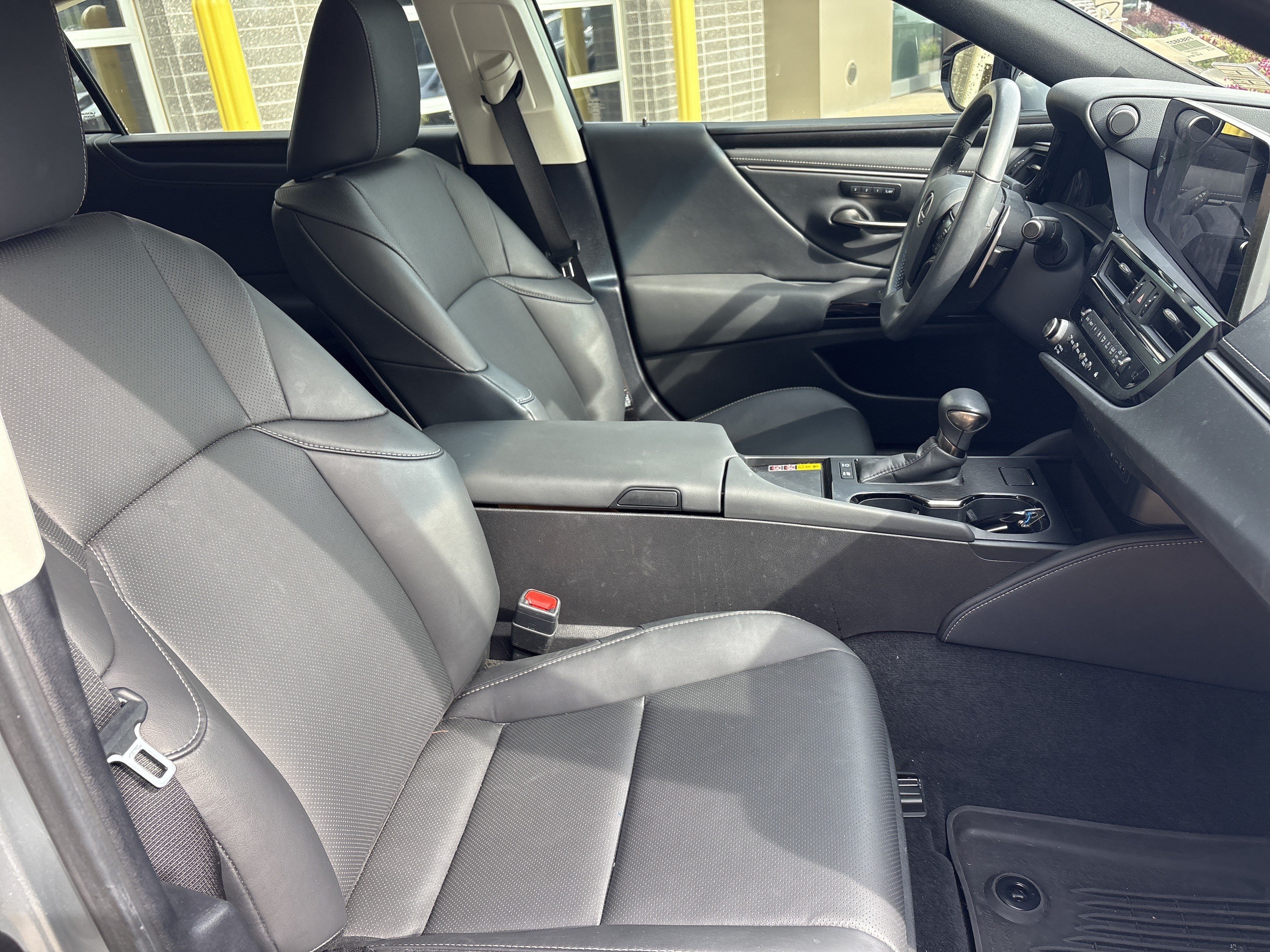 Used 2025 Lexus ES 300h F Sport w/ Accessory Package (Z2) FWD image 33