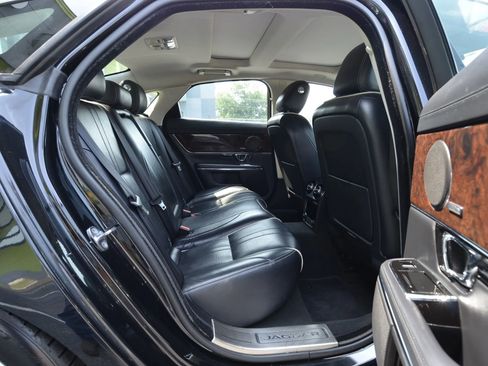 Used 2016 Jaguar XJ R-Sport image 19