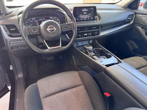 Used 2024 Nissan Rogue SV FWD image 2