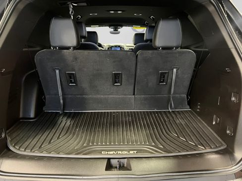 Used 2023 Chevrolet Traverse LT w/ LT Premium Package AWD/4WD image 6