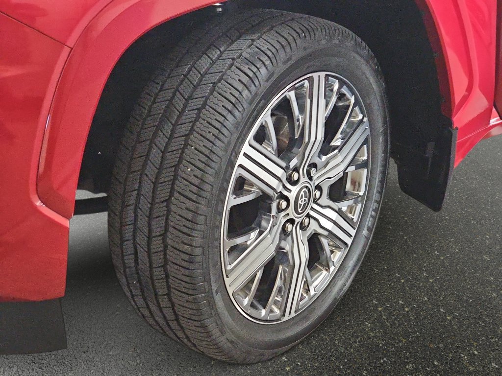 Used 2023 Toyota Sequoia Capstone AWD/4WD image 34