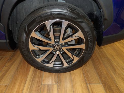 Used 2022 Toyota Corolla Cross XLE image 9