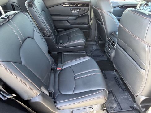 Certified 2025 Honda Pilot TrailSport image 11