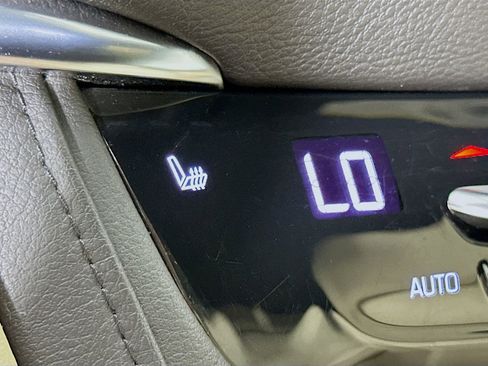 Used 2017 Cadillac XT5 Luxury w/ Driver Awareness Package FWD image 22