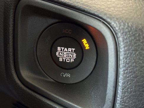 New 2025 Jeep Gladiator Sport image 18