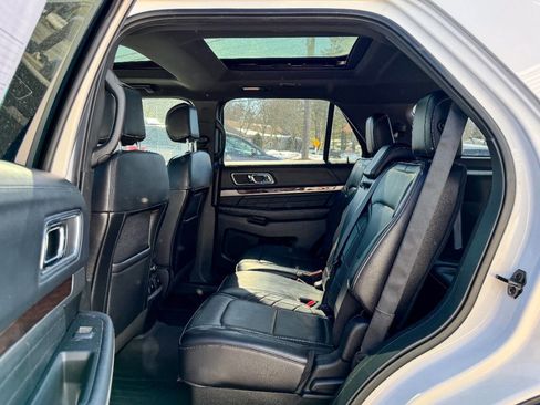 Used 2016 Ford Explorer Platinum image 23