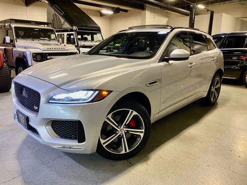 Used 2019 Jaguar F-PACE S image 2