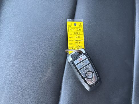 Used 2022 Ford Explorer XLT w/ Equipment Group 202A AWD/4WD image 19