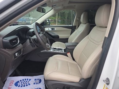 Certified 2021 Ford Explorer Platinum w/ Equipment Group 601A image 6