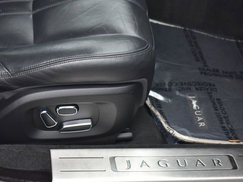 Used 2013 Jaguar XJ image 35