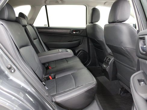 Used 2018 Subaru Outback 3.6R Limited AWD/4WD image 11