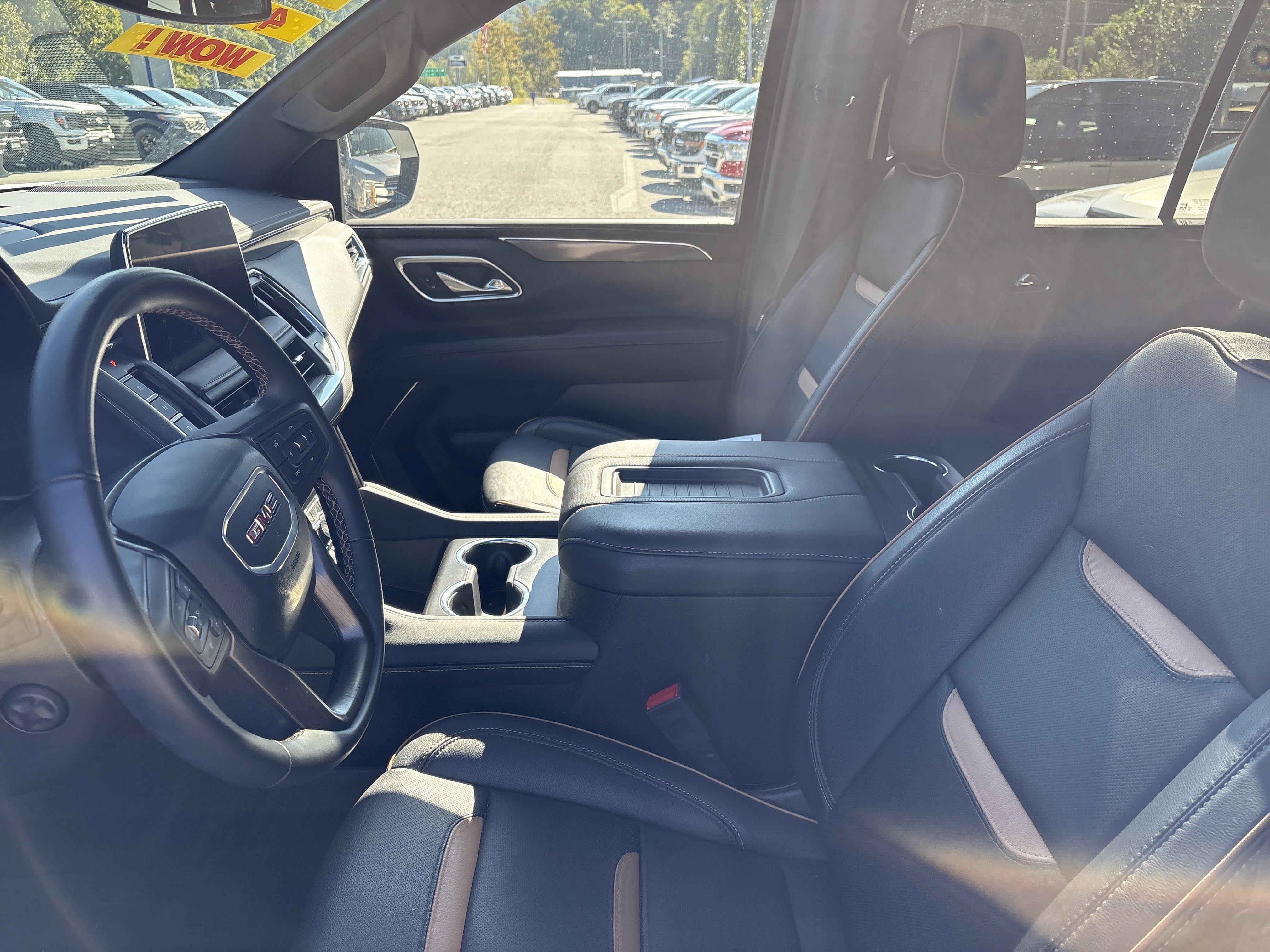 Used 2024 GMC Yukon AT4 AWD/4WD image 15