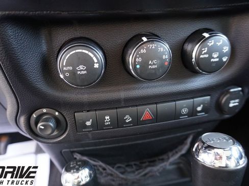 Used 2015 Jeep Wrangler Unlimited Sahara w/ Connectivity Group image 24