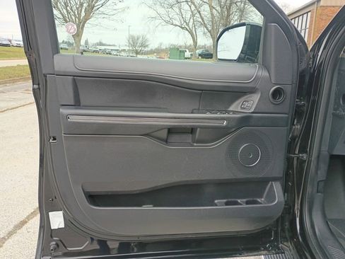 Used 2023 Ford Expedition XLT image 33