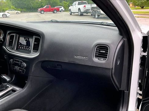 Used 2022 Dodge Charger SXT RWD image 12