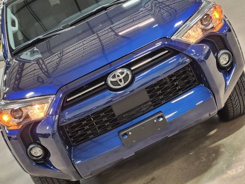 Used 2021 Toyota 4Runner SR5 Premium w/ Moonroof Package RWD image 19