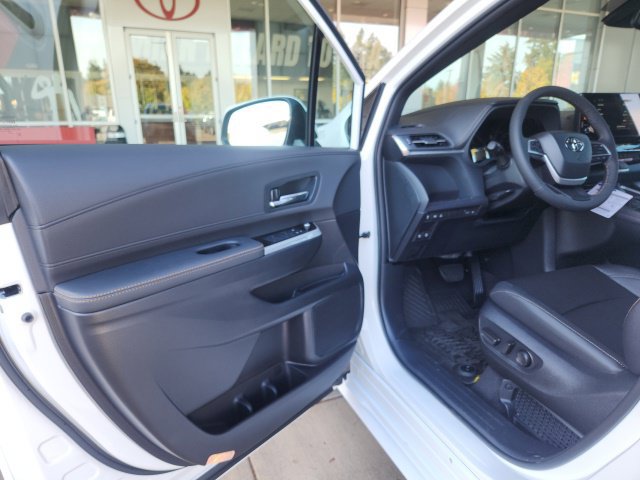 New 2026 Toyota Sienna XLE Woodland Edition AWD/4WD image 15