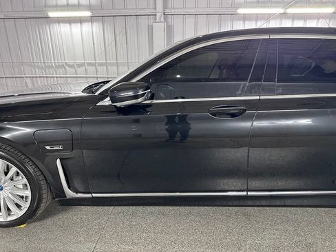 Used 2022 BMW 745e xDrive w/ Premium Package AWD/4WD image 17