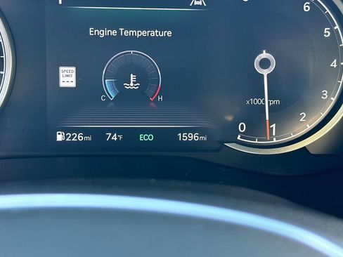 Used 2025 Genesis G70 2.5T image 26