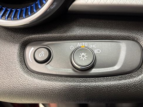 Used 2025 Chevrolet Trax LT w/ Driver Confidence Package image 26