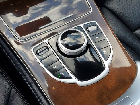 Used 2017 Mercedes-Benz GLC 300 4MATIC image 24