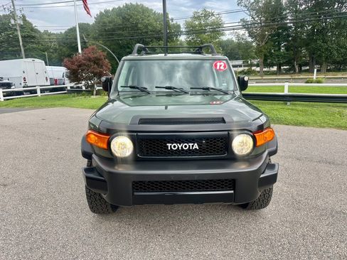 Used 2011 Toyota FJ Cruiser 4WD w/ Upgrade Pkg 3 image 2
