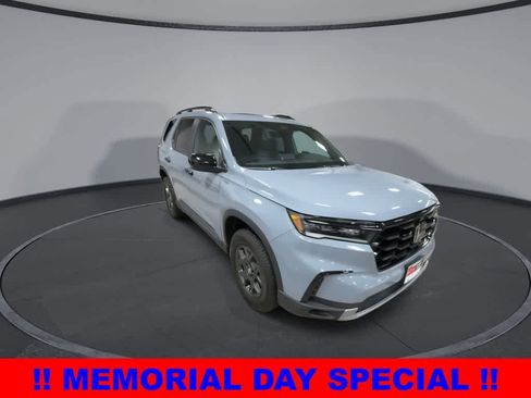 Used 2024 Honda Pilot TrailSport image 2