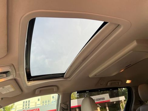 Used 2017 Toyota Sienna XLE image 24