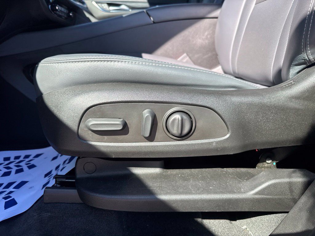 Used 2023 Buick Enclave Essence FWD image 33