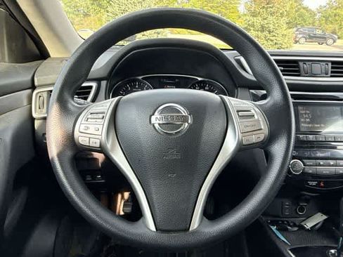 Used 2015 Nissan Rogue SV AWD/4WD image 6
