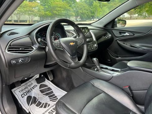 Used 2017 Chevrolet Malibu LT w/ Leather Package FWD image 11