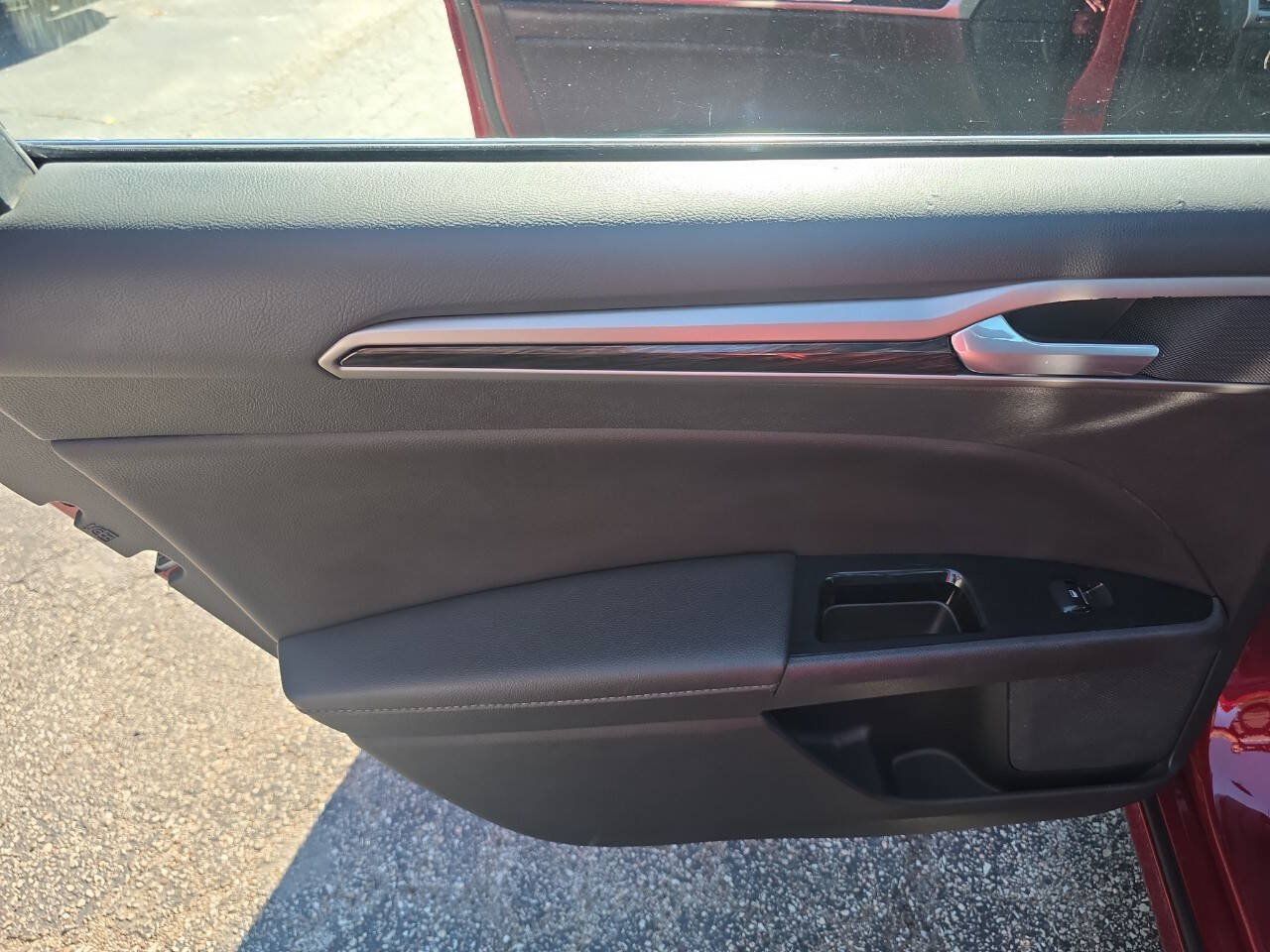 Used 2016 Ford Fusion SE w/ Equipment Group 202A FWD image 10