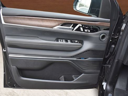 Used 2023 Jeep Grand Wagoneer L 4WD image 8