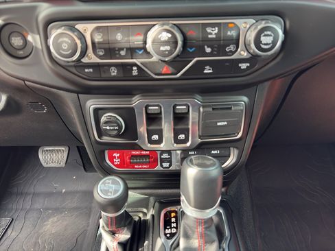 Used 2023 Jeep Wrangler Rubicon w/ LED Lighting Group AWD/4WD image 14